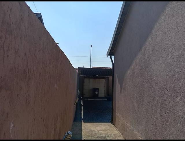 3 BEDROOM HOUSE FOR SALE IN DOBSONVILLE EXT 3